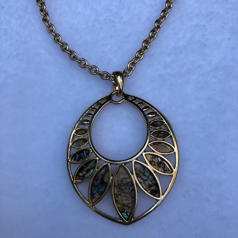 NWOT | Colorful Hollow Retro Pendant & Necklace - Picture 4 of 7
